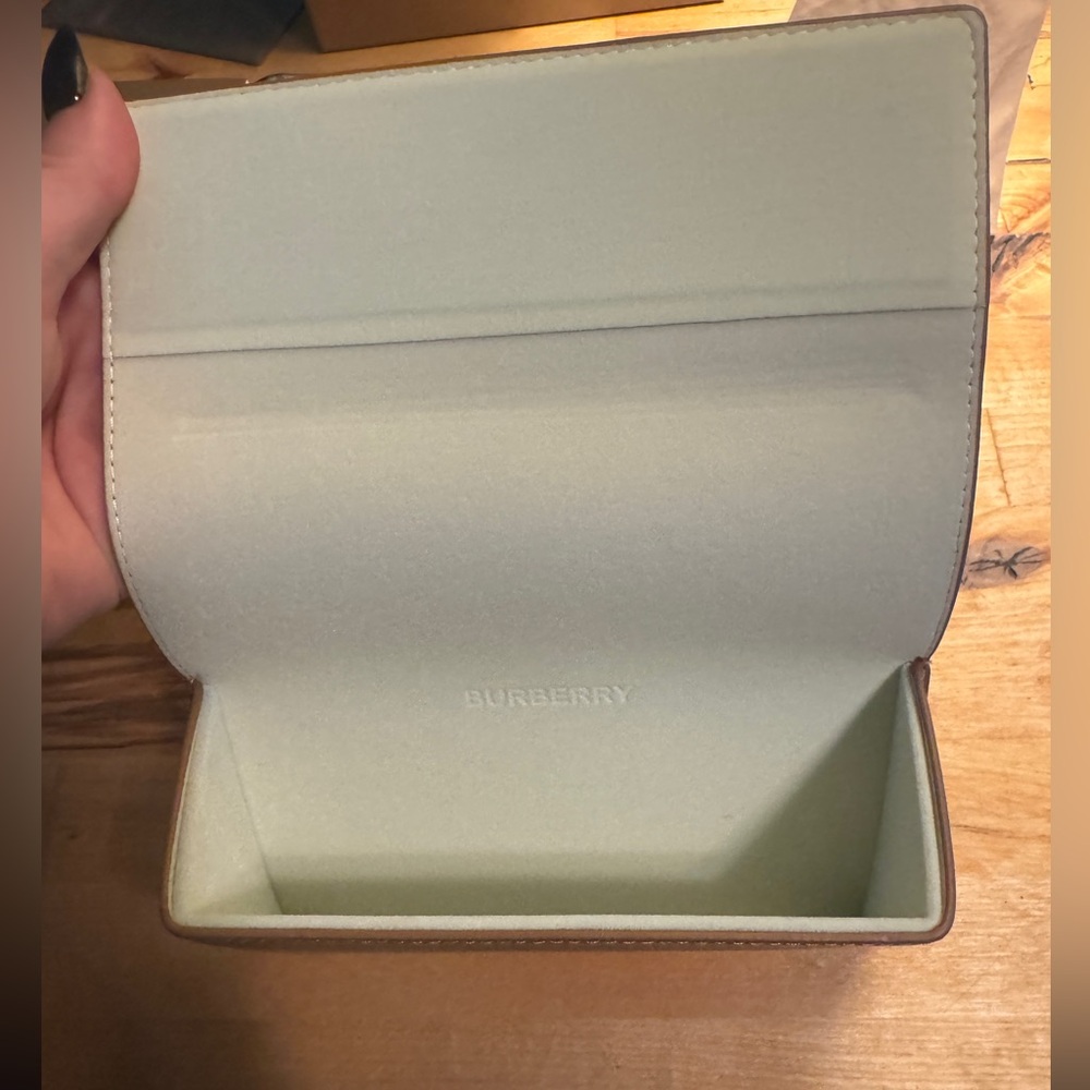 LIKE NEW Burberry Cooper Sunglasses w, case, dust bag, & box - Picture 8 of 11